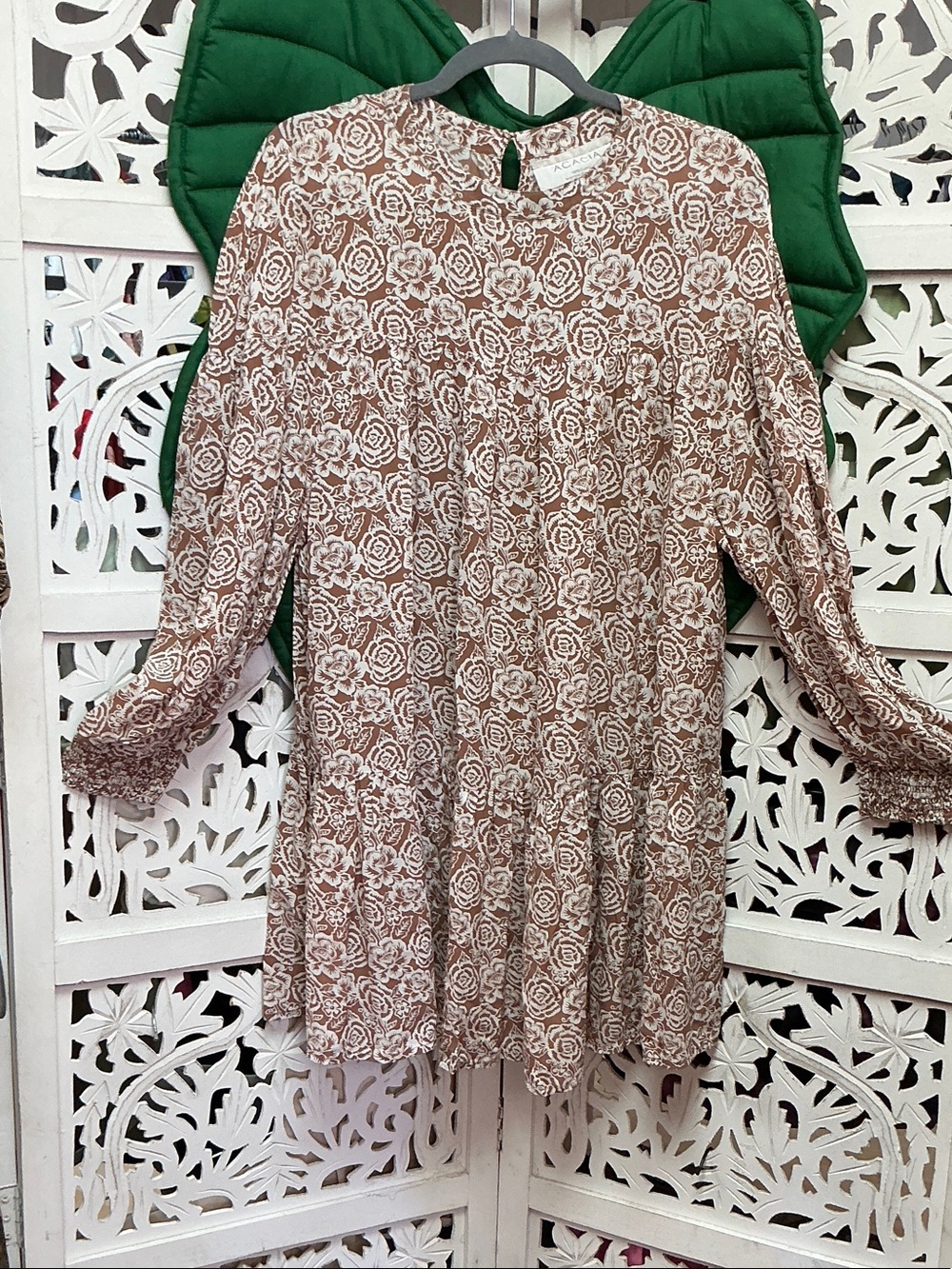 NWOT Acacia high neck long sleeve tiered mini dress in Java print. Brown/wht. L